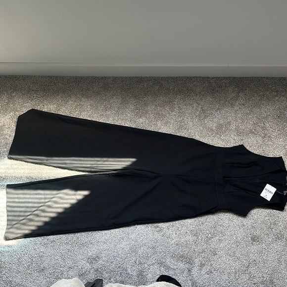 NWT Sleeveless Jumpsuit - Picture 6 of 9